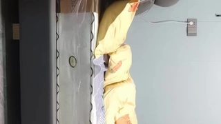 骚逼喜欢别人看她挨操(最后射到屁股上)