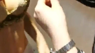 第一次的女同性恋在高清中被手指和肛交玩具玩弄