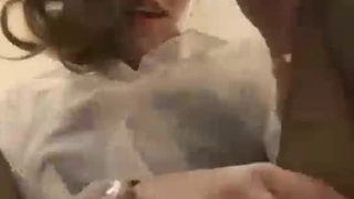 拥有大胸部的金发拉丁美女Paola给一个老男人跳脱衣舞和口交