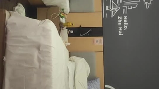 黑絲高跟美少婦深喉啪啪～開著門操好不好，射在你逼裡面要不要，身材苗條極品大奶子，各種姿勢從廚房操到客廳…
