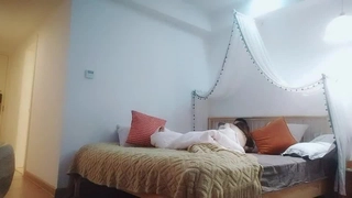 邻居肏我到潮喷在他的肉棒上 - 素人内射 NoFaceGirl