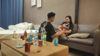 [原创]【评选】反差骚老婆露脸沙发淫荡表演