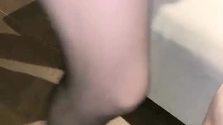 热辣的足部按摩变成了激情的性接触