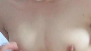 街边露出勾引路人调教母狗(续)！太刺激了！