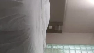 Emma Rosie在商店里被保安操了