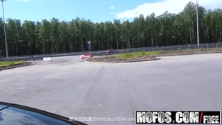 “我老公不行，我可忍不了”骚货趁他老公出门约我去她家偷情，露脸