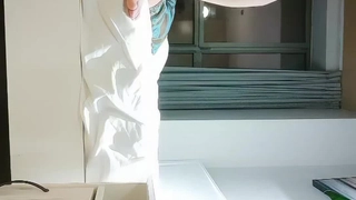 兩個大哥哥大戰一個美少婦，玩三P掙著換著吃屌,最後特寫看屁眼