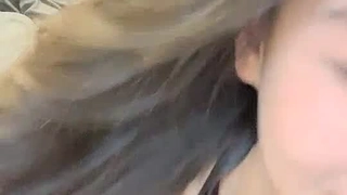 金发深吸吮和感性他妈的在浴室 - 面部