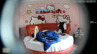 💖 清纯C乳女神：把我的逼逼洞撑开爸爸，我的洞真的好小呀，我的骚逼好欠草啊爸爸，来干你淫荡的女儿，说着与长相不符的淫语！