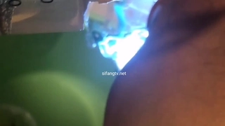 年长的男人带着大鸡巴和一个性感的印度女孩欺骗他的妻子